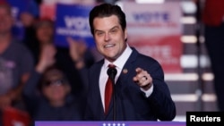 ARCHIVO - El representante republicano estadounidense Matt Gaetz habla en un mitin de campaña del candidato presidencial republicano estadounidense Donald Trump en Henderson, Nevada, EEUU, el 31 de octubre de 2024