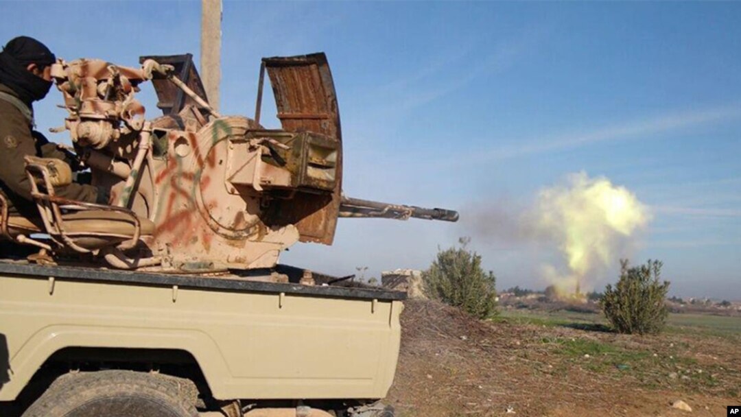 Suriyaning Tal Tamr shahrida jihodchilar kurd va nasroniy jangchilar bilan olishmoqda