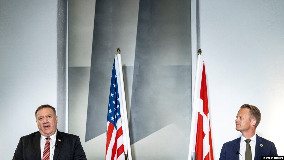 El secretario de Estado de EE.UU., Mike Pompeo, ofrece una rueda de prensa junto con su homólogo danés, Jeppe Kofod, en Copenhague.
