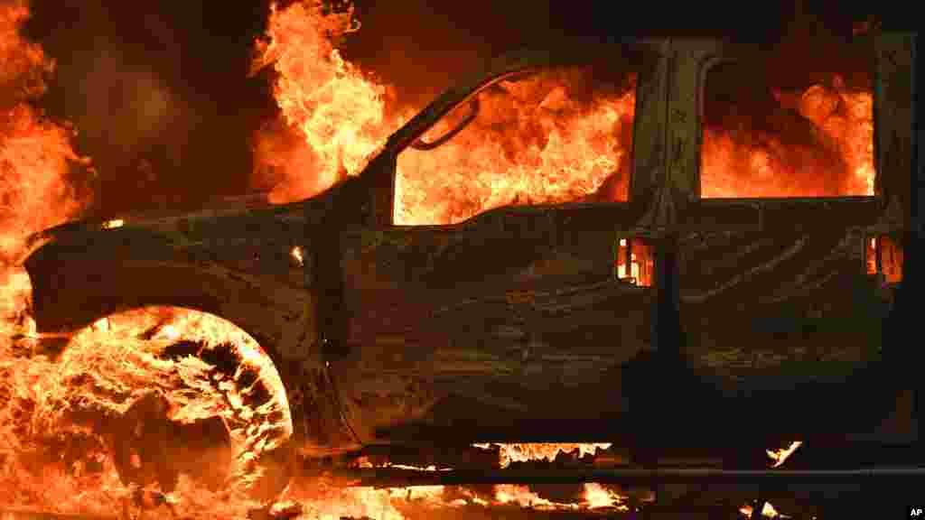 Un camion en feu en Californie, le 14 août 2016.