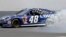 El piloto Jimmie Johnson celebra su victoria en Texas.