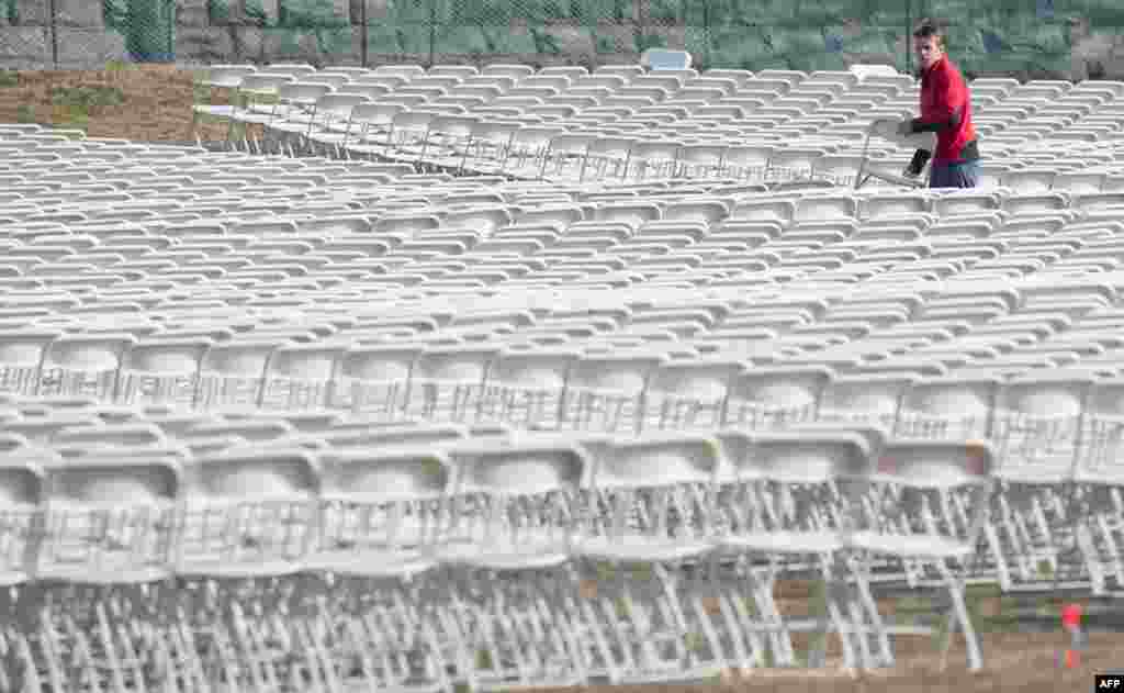 Maya Angelou odgovara na pitanja prilikom otkrivanja njeyinog portreta u Smithsonian Nacionalnoj Galeriji Portreta, u Washingtonu, 5. aprila 2014.