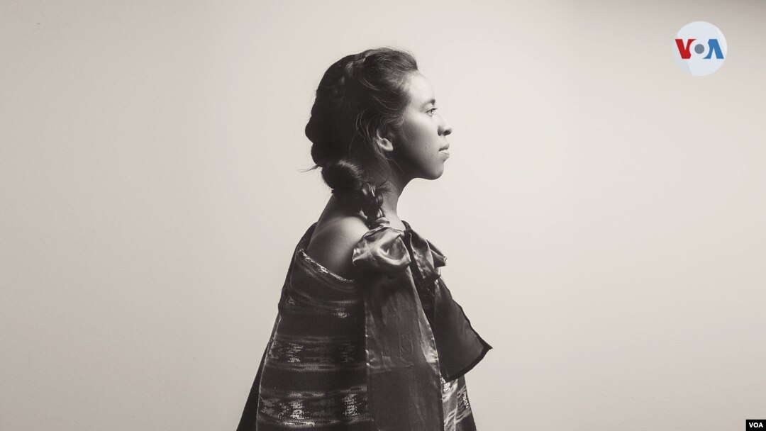 Sara Curruchich es una cantante y compositora guatemalteca de origen maya kaqchikel defensora de los derechos de las mujeres y de los pueblos originarios de Guatemala. [Foto cortesía Xun Ciin]
