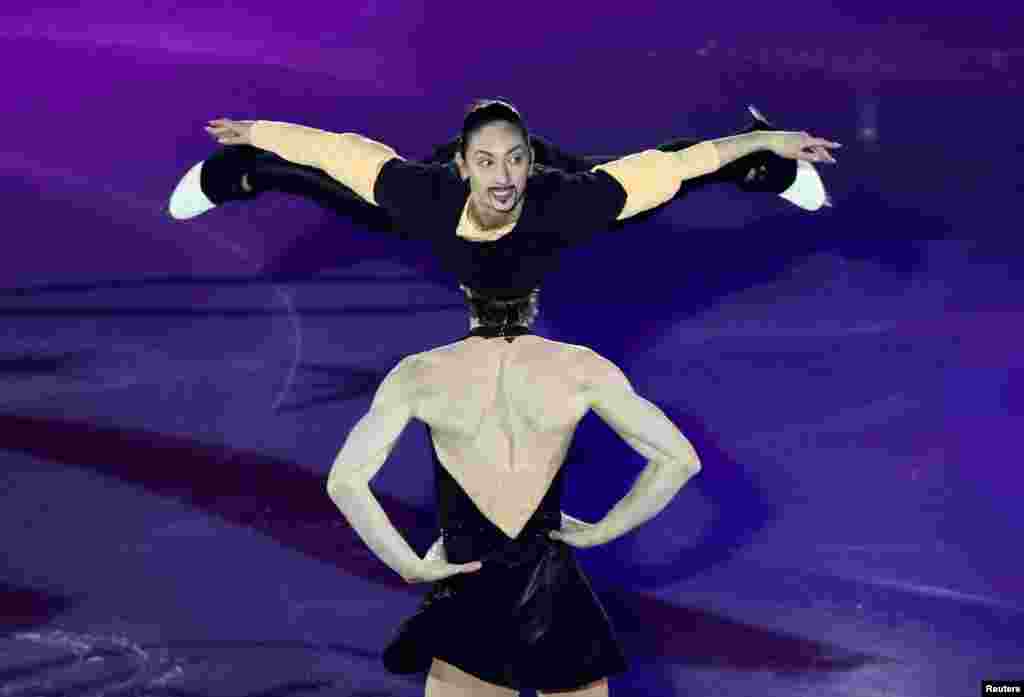 Italy&#39;s Sara Conti and Niccolo Macii perform during the ISU figure skating Grand Prix final in Grenoble, France.