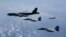 B-52 전략폭격기 2대가 일본 자위대 F-15 전투기의 호위를 받으며 일본 공역을 비행하고 있다. 사진제공=미 공군