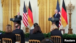 조 바이든(오른쪽) 미국 대통령과 올라프 숄츠 독일 총리가 7일 백악관에서 공동회견하고 있다. 
