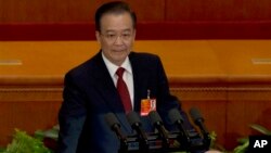 PM China Wen Jiabao mengatakan pemerintah seharusnya berbuat lebih banyak untuk memperkuat perlindungan lingkungan dan menjaga kesehatan masyarakat. Ia mengatakan pihak berwenang harus memberi rakyat harapan dengan mengambil langkah-langkah nyata (foto: dok). 