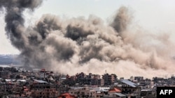 Những đám khói cuồn cuộn bốc lên sau cuộc pháo kích của Israel vào Rafah, phía nam Dải Gaza, vào ngày 20/3/2024