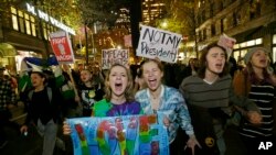 Manifestantes protestan en Washington D.C. contra la victoria de Donald Trump en las elecciones presidenciales de Estados Unidos. Noviembre 10, de 2016.