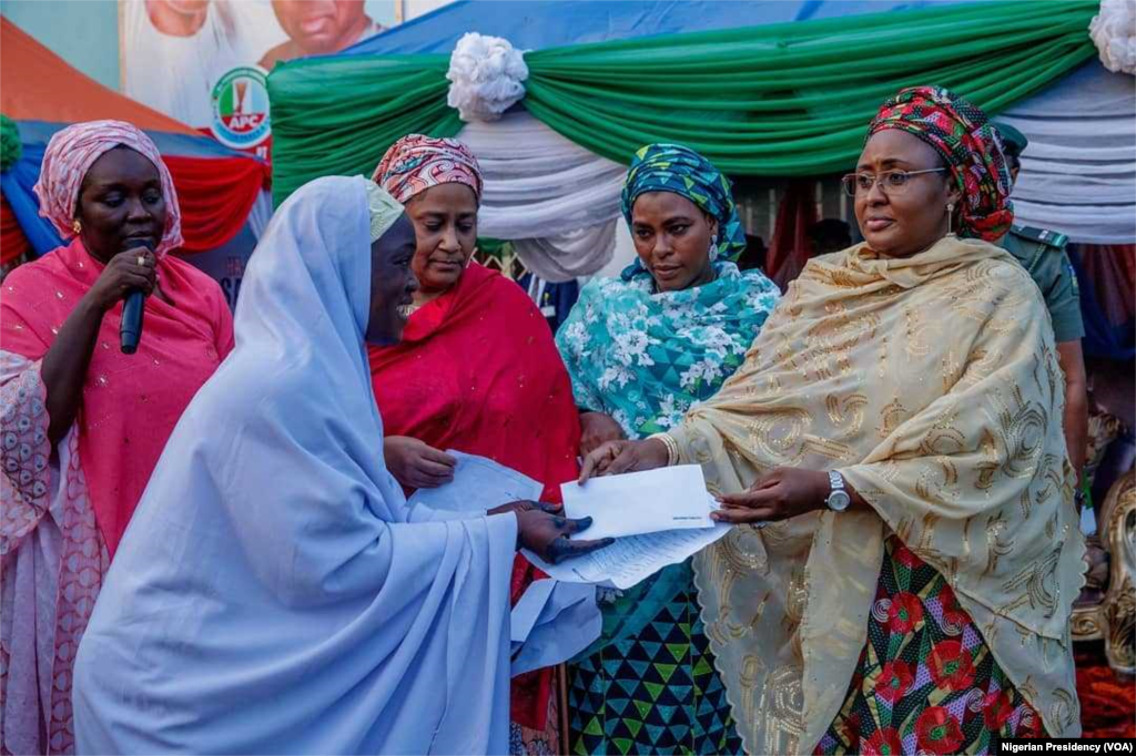 Matar Shugaban Kasa Aisha Buhari Ta Kaddamar Da Ofishin Ayyuka Ga Mata Masu Kananan Sana'a