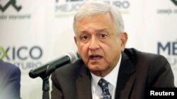 El presidente electo de México, Andrés Manuel López Obrador, dice que invitará al presidente de EE.UU., Donald Trump, a su toma de posesión el 1 de diciembre próximo.