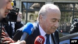 L'ancien patron de la FIFA, Sepp Blattersortant du Tribunal Arbitral du Sport (TAS) le 29 april , 2016 à Lausanne, Suisse.