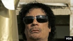 Moammar Gaddafi, belum diketahui di mana keberadaannya (foto: dok.). Gaddafi menyampaikan pesan audio yang disiarkan oleh televisi yang berbasis di Suriah (6/10).