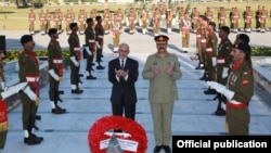 Tổng thống Afghanistan Ashraf Ghani và người đứng đầu quân đội Pakistan Raheel Sharif.