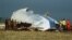 Un fragmento del avión de Pan Am derribado por una bomba sobre Lockerbie, Escocia,el 21 de diciembre de 1988. [Foto de archivo de Reuters]