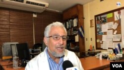 El epidemiólogo Leonel Argüello explicó cómo en Nicaragua intentan persuadir a la población sobre los peligros de automedicarse en medio la pandemia de coronavirus. [Foto: Daliana Ocaña/VOA]