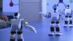 Robots mantienen interés en feria electrónica de Asia