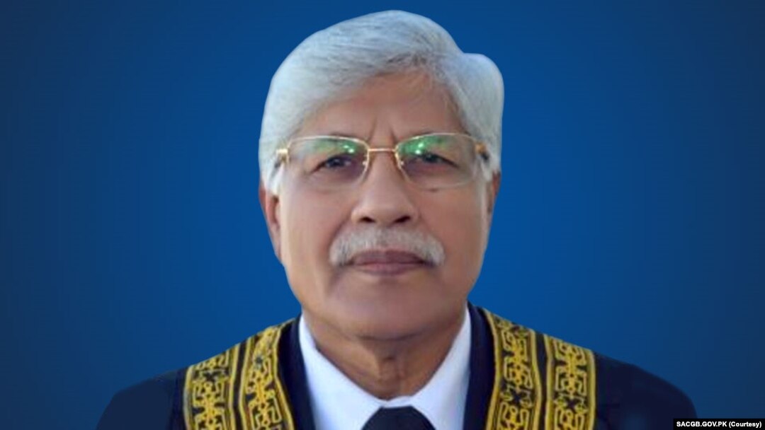 گلگت بلتستان کے سابق چیف جج جسٹس (ر) رانا شمیم نے 10 نومبر کو لندن میں ایک وکیل کے سامنے اپنے بیانِ حلفی میں دعویٰ کیا تھا کہ سابق چیف جسٹس ثاقب نثار نواز شریف اور اُن کی صاحب زادی مریم نواز کی ضمانت رکوانے کے لیے اسلام آباد ہائی کورٹ پر اثر انداز ہوئے تھے۔