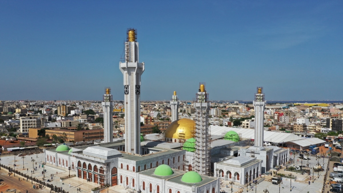 Huge Crowds for Inauguration of Senegal's Mega-Mosque