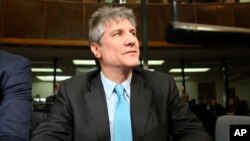 El ex vicepresidente argentino Amado Boudou fotografiado en el tribunal durante el veredicto del juicio en su contra en Buenos Aires, Argentina, el martes 7 de agosto de 2018. Boudou fue sentenciado a cinco años y 10 meses de prisión por soborno y negocios incompatibles con un cargo público. (Foto AP / Sebastian Pani)