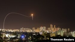 گنبد آهنین اسرائیل پیشتر حملات موشکی از نوار غزه را رهگیری و خنثی کرده است (آرشیو)