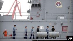 경비 임무 중인 한국 해군 병사들(AP 자료사진)