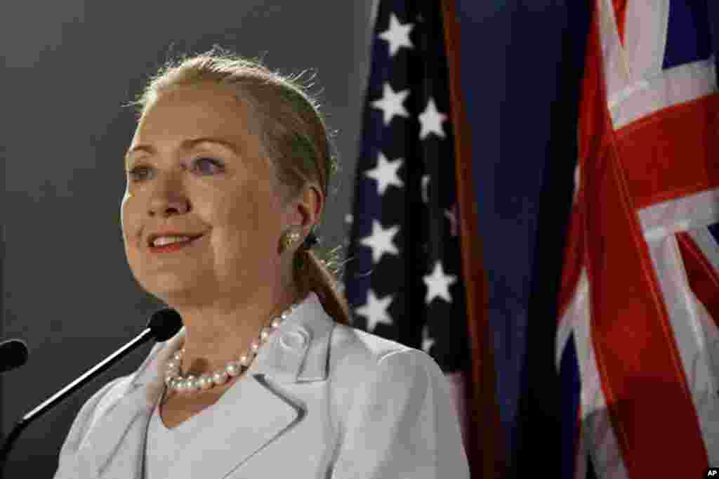 La secretaria de Estado, Hillary Clinton, dijo en Australia que EE.UU. está en la región para quedarse.