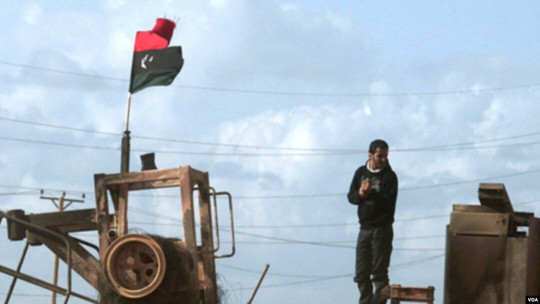 Los combates recrudecen en los alrededores de Sirte, mientras las tropas de las fuerzas opositoras avanzan desde Bin Jawad y Nawfiliyah.