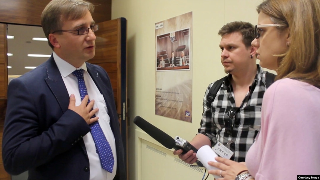 Nino Bilajac i Jelena Jevtić, novinari CIN-a u razgovoru sa delegatom Doma naroda FBiH