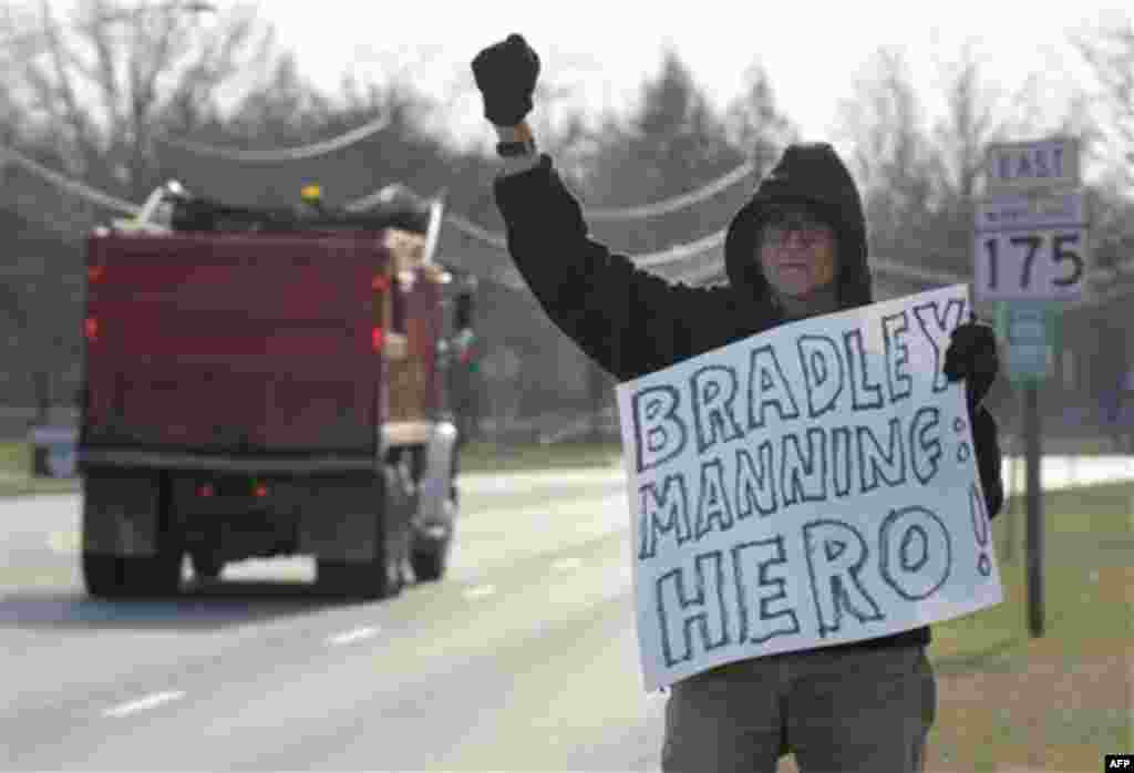 Richard Ochs of Baltimore, Md., protests outside of Ft. Meade, Md., Friday, Dec. 16, 2011, to support Pfc. Bradley Manning who will be attending a hearing to determine if he will be court martialed. (AP Photo/Susan Walsh)