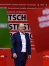 Njemački kancelar Olaf Scholz na pozornici tokom predizbornog sastanka za evropske izbore Socijaldemokratske partije (SPD) u Leipzigu, u istočnoj Njemačkoj, 1. juna 2024.