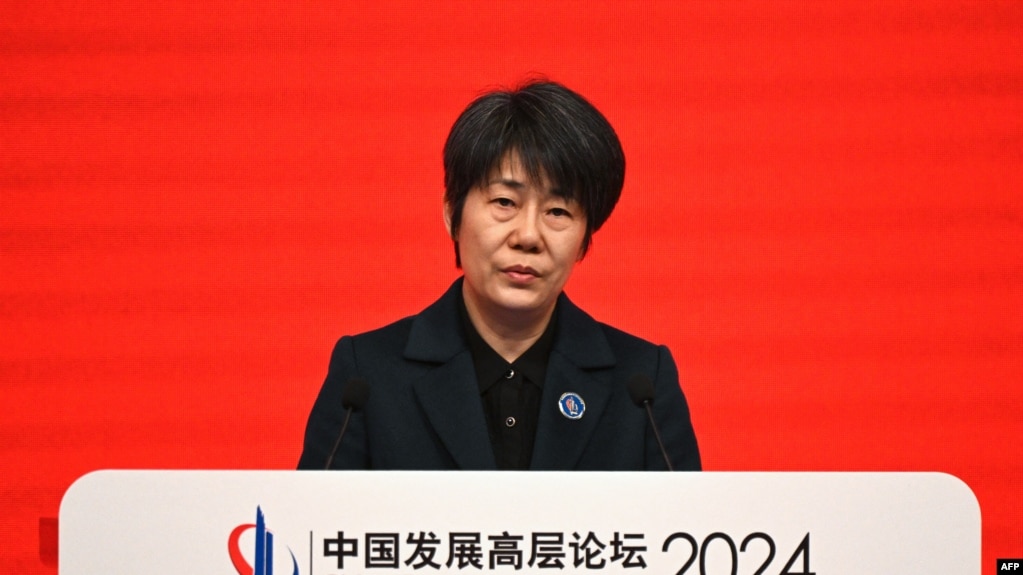 中国商务部副部长郭婷婷2024年3月25日在北京举行的中国发展高层论坛（CDF）2024上发表演讲。(photo:VOA)
