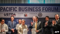 美国和菲律宾官员2024年5月21日在马尼拉出席核能合作协议签署仪式。（法新社） 