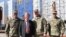 Джон Болтон відвідує парад в Києві
