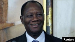 Le président Ouattara reçoit la secrétaire d'Etat Hillary Clinton à Abidjan (17 jan. 2012) 