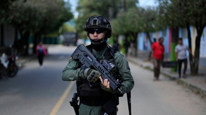 Colombia denuncia secuestro de 29 uniformados, un muerto y varios heridos por explosiones