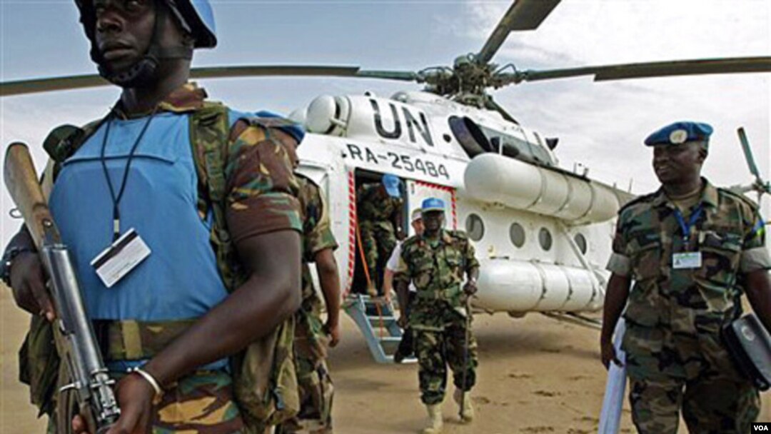 Para anggota pasukan pemelihara perdamaian di Darfur, Sudan.