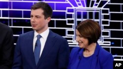 Pit Butidžidž i Ejmi Klobučar posle debate demokratskih kandidata u Nevadi, 19. februara 2020. (Foto: AP)