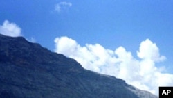 Russian troops line up for muster near the Pamir mountains at the Tajik-Afghan border (FILE).