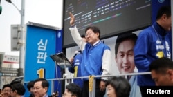 南韓最大在野黨共同民主黨（DP）領袖李在明2024年4月8日出席競選活動。 （路透社）