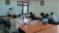 Suasana tempat kursus bahasa Ibrani di Jakarta. (Foto: VOA/Fathiyah)