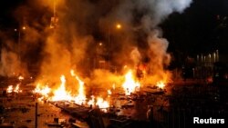 Aksi demonstrasi di Hong Kong Polytechnic University berakhir rusuh hari Minggu malam (17/11). 