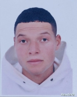 Una foto de Brahim al-aouissaoui, quien según la policía francesa fue el autor del sangriento ataque en Niza el jueves.