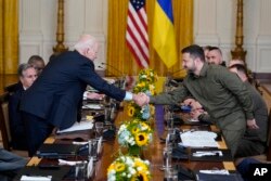 President Joe Biden shakes hands with Ukrainian President Volodymyr Zelenskyy in the East Room of the White House, Thursday, Sept. 21, 2023, in Washington.  (Photo: AP/Evan Vucci)