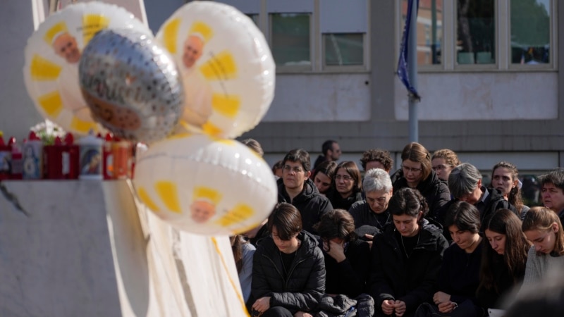 Paus ‘masih kritis’ tapi tak ada krisis pernapasan baru