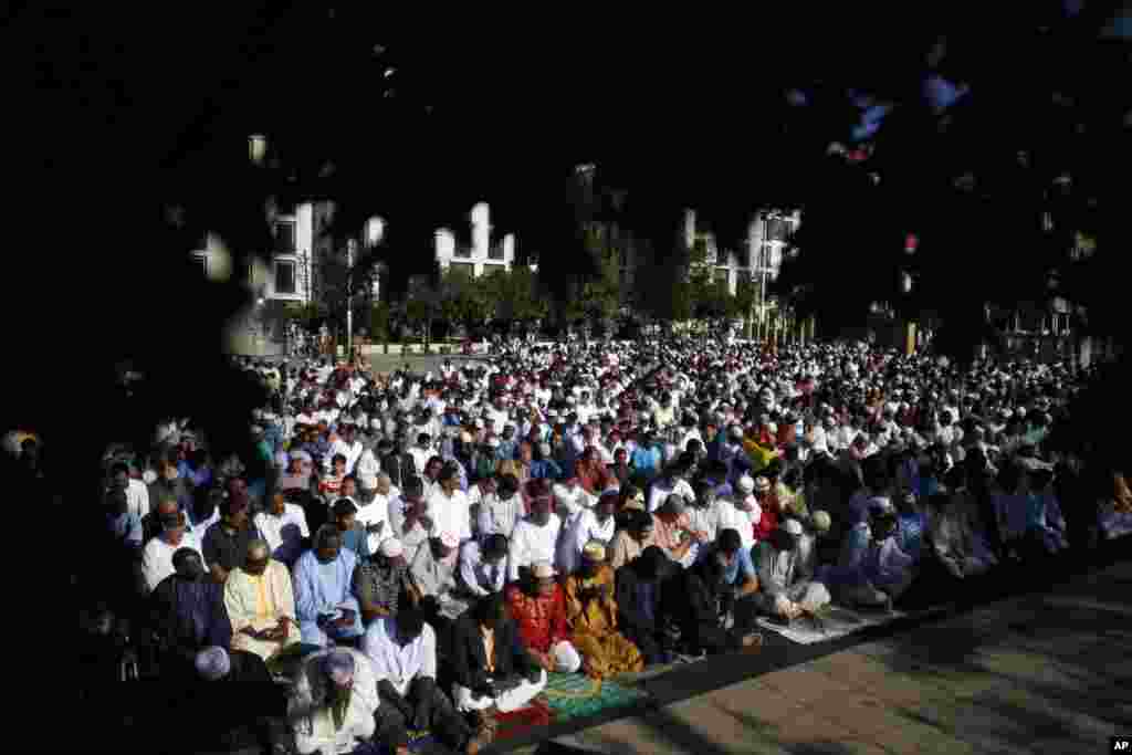 Muslim worshippers offer the Eid al-Fitr dawn prayer at Lisbon's Martim Moniz square, August 8, 2013.