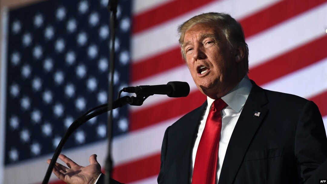 Ứng cử viên tổng thống Mỹ Đảng Cộng hòa Donald Trump phát biểu trong một buổi vận động tranh cử ở thành phố Bedford, bang New Hampshire, ngày 29 tháng 9, 2016. 
