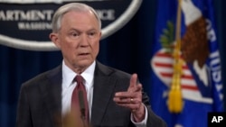 Jaksa Agung Amerika Jeff Sessions memberikan keterangan kepada media di Washington, Kamis (2/3). 