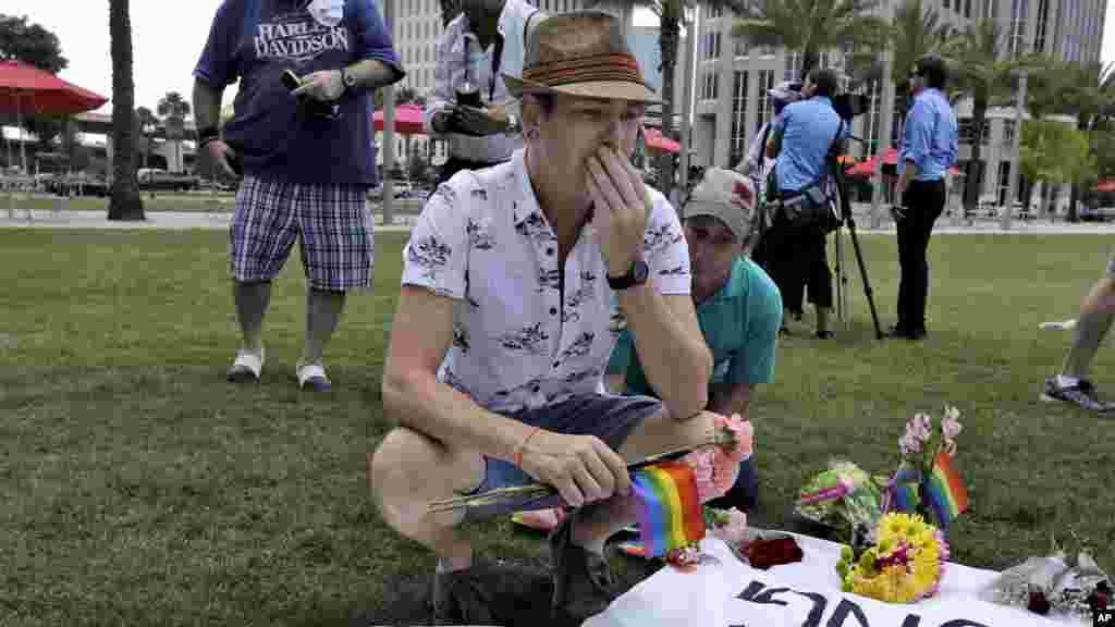 Vụ xả súng ở Orlando: Không có nạn nhân gốc Việt Ông Châu Ngọc An, Chủ tịch Hội đồng đại diện người Mỹ gốc Việt ở trung tâm Florida, cho VOA Việt Ngữ biết rằng cộng đồng rất &ldquo;bàng hoàng&rdquo; về vụ thảm sát giết chết nhiều người nhất trong lịch sử nước Mỹ. Ông An nói thêm rằng trước đây, tình hình an ninh ở Orlando nói riêng và Florida nói chung &ldquo;rất là tốt&rdquo;, và có nhiều người Việt ghé thăm thành phố này. 