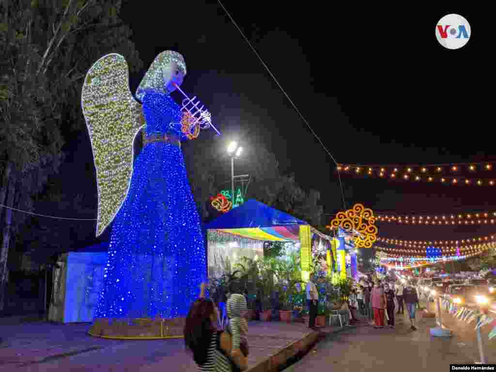 As&#237; luce cada noche la Avenida Bol&#237;var, ubicada en el centro hist&#243;rico de la ciudad de Managua, Nicaragua. Foto Donaldo Hern&#225;ndez/VOA.